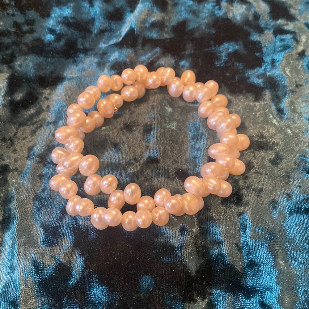 White freshwater pearl bracelet